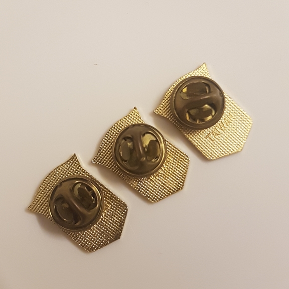 💲5️⃣ in 🛍️of2+  Manitoba Provincial Crest Pin B - Picture 8 of 10